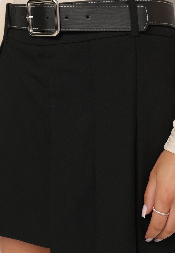 Born2be - Czarne Plisowane Spódnico-Szorty z Wiskozą i Paskiem z Ekoskóry Lobilae. Okazja: na spotkanie biznesowe. Kolor: czarny. Materiał: wiskoza. Styl: biznesowy, elegancki
