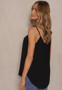 Renee - Czarny Basicowy Top z Bawełną Thireldi. Okazja: do pracy, na randkę, na spotkanie biznesowe, na co dzień. Kolor: czarny. Materiał: bawełna. Styl: casual, elegancki, wizytowy, biznesowy #3