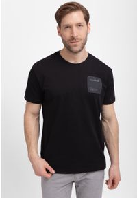 Volcano - Bawełniany t-shirt T-ERA 2. Okazja: na co dzień. Kolor: czarny. Materiał: bawełna. Długość rękawa: krótki rękaw. Długość: krótkie. Wzór: aplikacja. Styl: casual, elegancki #1