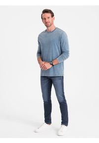 Ombre Clothing - Longsleeve męski washowany z okrągłym dekoltem - niebieski denim V6 OM-LSWL-0103 - XXL. Okazja: na co dzień. Kolor: niebieski. Materiał: denim. Długość rękawa: długi rękaw. Długość: długie. Wzór: gładki. Styl: klasyczny, rockowy, casual #5
