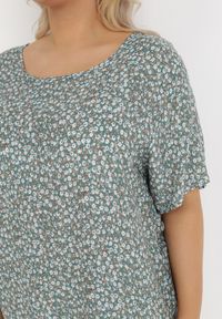 Born2be - Ciemnozielona Bluzka z Wiskozy Maerelaia. Kolekcja: plus size. Kolor: zielony. Materiał: wiskoza. Długość: krótkie. Wzór: kwiaty. Sezon: lato #3