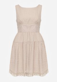 Born2be - Beżowa Taliowana Sukienka Mini z Ozdobną Koronką Veronisa. Okazja: na co dzień, na spacer. Kolor: beżowy. Materiał: koronka. Wzór: koronka. Styl: wakacyjny, casual. Długość: mini #4