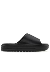 Klapki damskie Converse Essential Slide A12174C - czarne. Zapięcie: pasek. Kolor: czarny. Materiał: materiał, syntetyk. Szerokość cholewki: normalna. Sezon: lato. Sport: pływanie