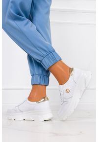 Filippo - Białe sneakersy filippo ażurowe buty sportowe skórzane na platformie sznurowane dp2138/21wh. Kolor: biały. Materiał: skóra. Wzór: ażurowy. Obcas: na platformie #1
