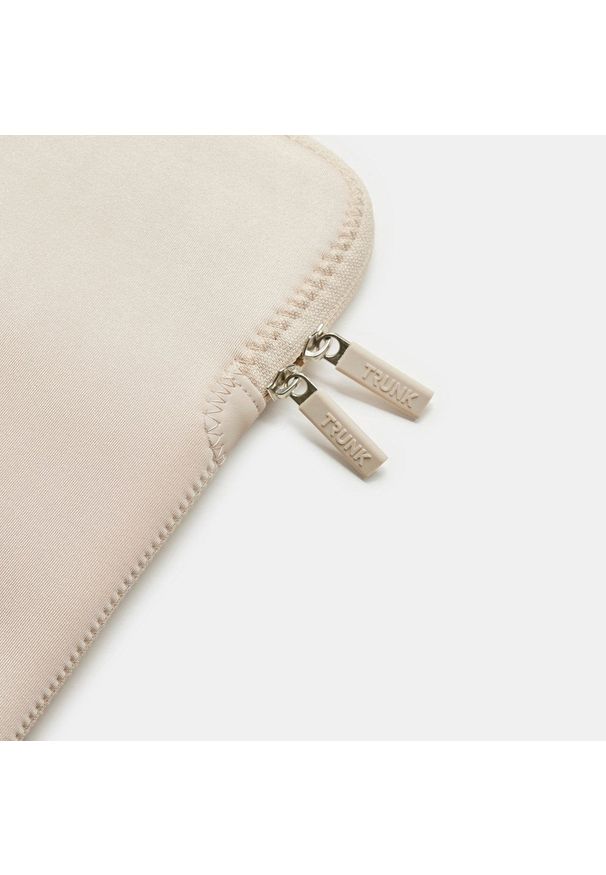 Trunk 15 MacBook Air Sleeve - neoprenowe etui ochronne do MacBook 15 (moonlight). Materiał: neopren