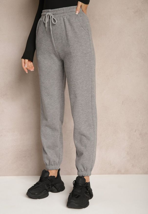 Renee - Szare Spodnie Dresowe Typu Joggery z Polarową Wyściółką Esarae. Stan: podwyższony. Kolor: szary. Materiał: dresówka, polar. Styl: elegancki