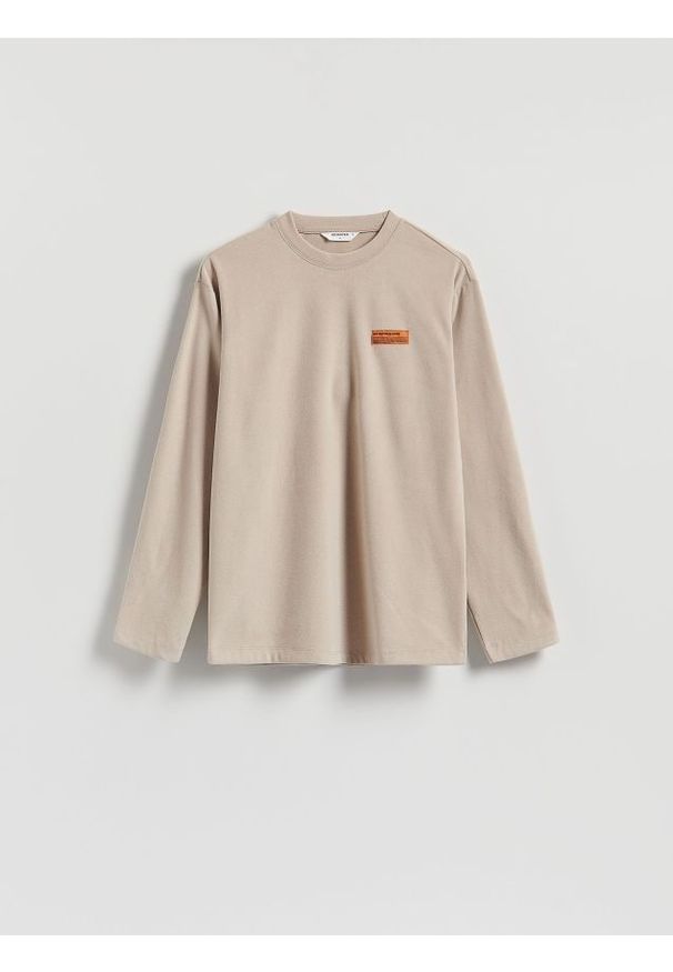Reserved - Longsleeve regular - beżowy. Kolor: beżowy. Materiał: dzianina. Długość rękawa: długi rękaw. Wzór: gładki