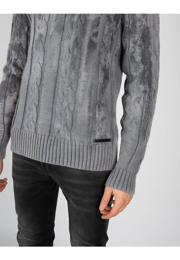 Takeshy Kurosawa Sweter | 83063 | Maglia Treccia Sfumata | Mężczyzna | Szary. Okazja: na co dzień. Kolor: szary. Materiał: bawełna, wełna, poliamid. Wzór: aplikacja, ze splotem. Styl: casual