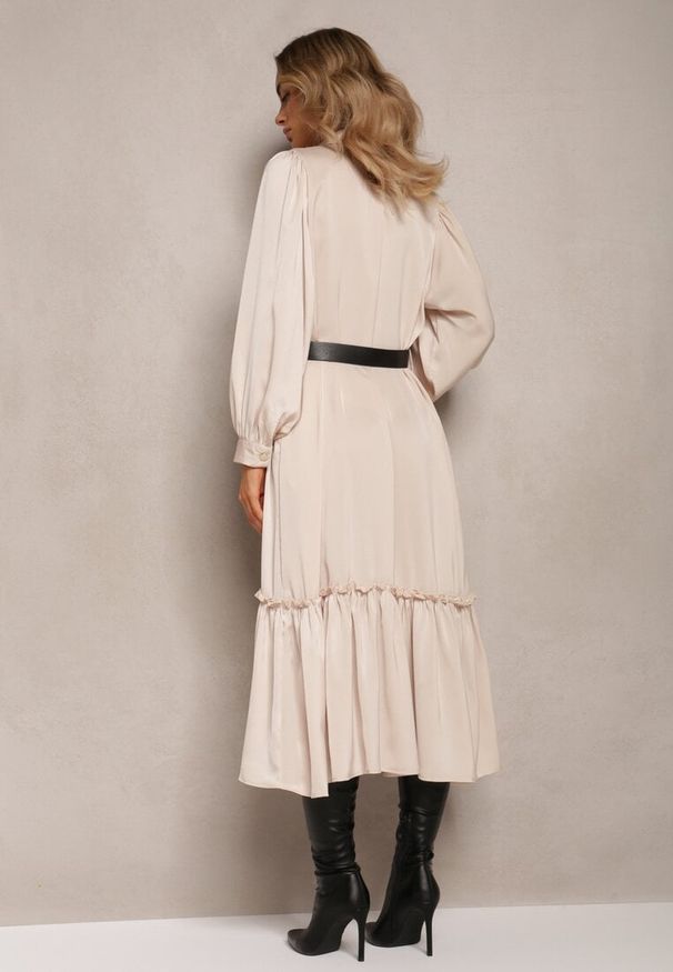 Renee - Beżowa Koszulowa Sukienka Midi z Paskiem i Ozdobną Falbanką Mulimani. Kolor: beżowy. Wzór: aplikacja. Typ sukienki: koszulowe. Długość: midi