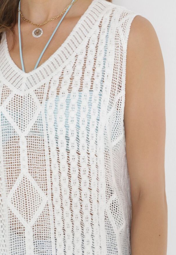 Born2be - Biały Dzianinowy Top w Stylu Kamizelki z Bawełny Blancita. Kolor: biały. Materiał: bawełna, dzianina. Wzór: ażurowy
