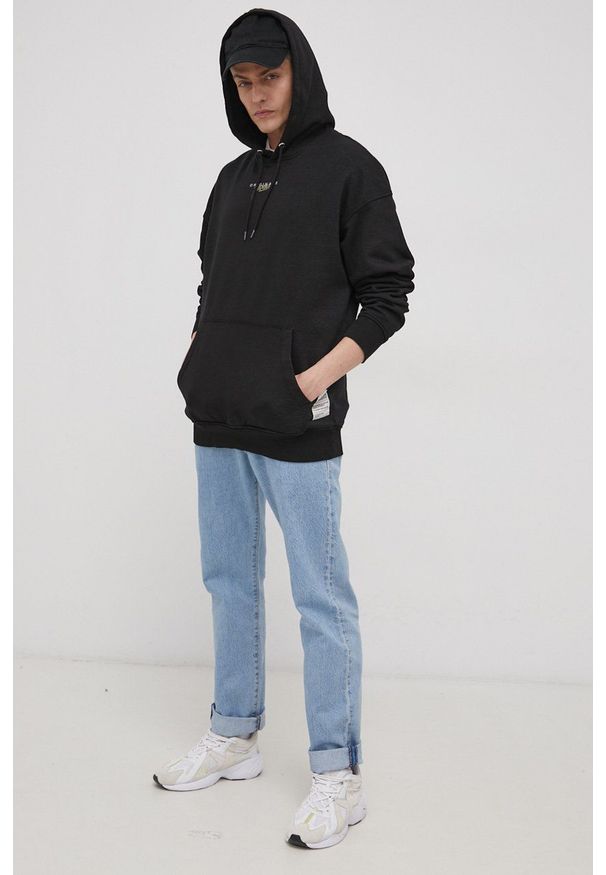 Jack & Jones Bluza męska kolor czarny z kapturem z nadrukiem. Typ kołnierza: kaptur. Kolor: czarny. Materiał: dzianina. Wzór: nadruk