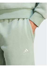 Adidas - adidas Spodnie dresowe IR8361 Zielony Regular Fit. Kolor: zielony. Materiał: bawełna #4