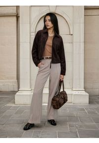 Sinsay - Bawełniana koszulka z dekoltem V - beżowy. Kolor: beżowy. Materiał: bawełna