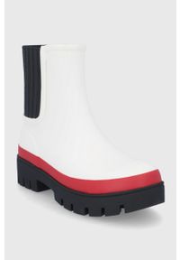Tory Burch Kalosze damskie kolor biały. Nosek buta: okrągły. Kolor: biały. Materiał: guma. Obcas: na platformie #5
