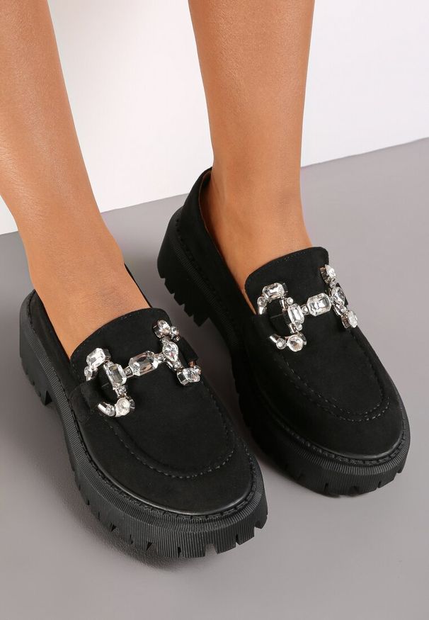 Renee - Czarne Mokasyny z Klamerką na Grubej Podeszwie Nohu. Wysokość cholewki: przed kostkę. Kolor: czarny. Szerokość cholewki: normalna. Wzór: aplikacja