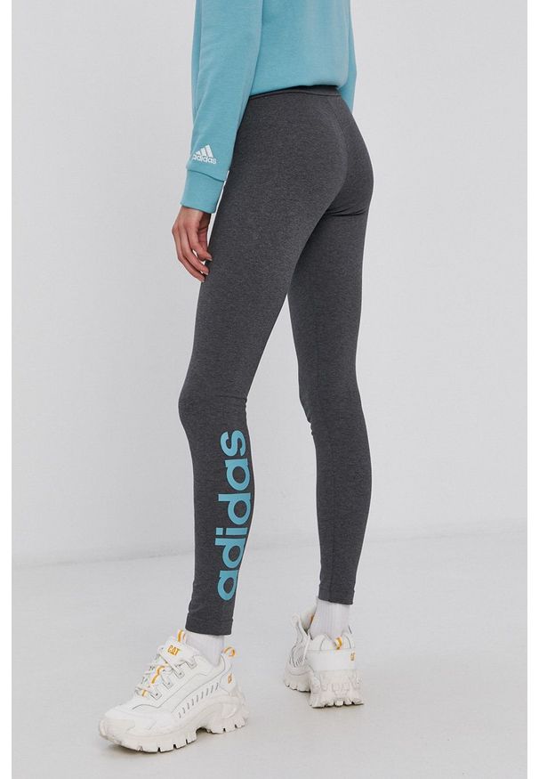 Adidas - adidas Legginsy H07784 damskie kolor szary z nadrukiem. Kolor: szary. Materiał: bawełna, dzianina. Wzór: nadruk
