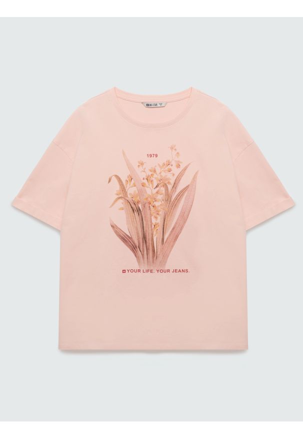 Big-Star - Koszulka damska z nadrukiem jasnoróżowa Lika 600. Kolor: różowy. Materiał: materiał, dzianina. Długość rękawa: krótki rękaw. Wzór: nadruk. Sezon: wiosna, lato. Styl: elegancki