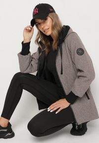 Born2be - Brązowa Kurtka o Pudełkowym Kroju z Kapturem Tulavera. Okazja: na co dzień, na spacer. Typ kołnierza: kaptur. Kolor: brązowy. Materiał: jeans. Styl: casual