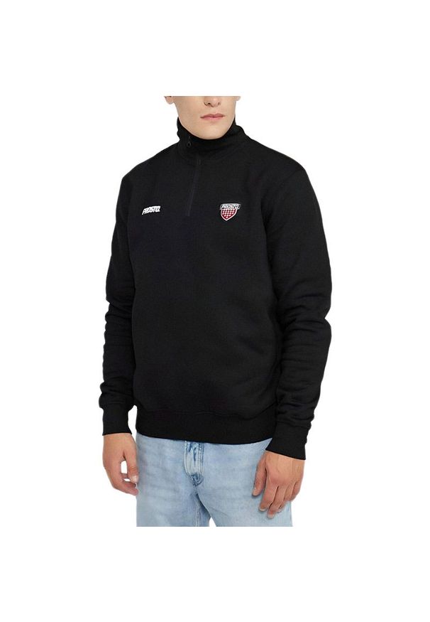 Bluza Prosto Klasyk Half Zip Mastem KL232MSWE3012 - czarna. Okazja: na co dzień, na spacer. Typ kołnierza: kołnierzyk stójkowy. Kolor: czarny. Materiał: bawełna, poliester, materiał. Wzór: aplikacja. Styl: klasyczny, casual. Sport: turystyka piesza