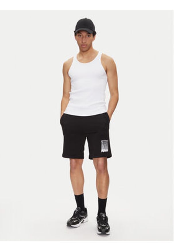 Calvin Klein Jeans Szorty sportowe Brush Stroke J30J327528 Czarny Regular Fit. Kolor: czarny. Materiał: bawełna. Styl: sportowy