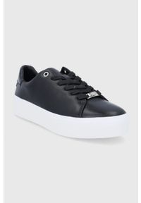 Calvin Klein Buty skórzane kolor czarny na platformie. Nosek buta: okrągły. Zapięcie: sznurówki. Kolor: czarny. Materiał: skóra. Obcas: na platformie #5
