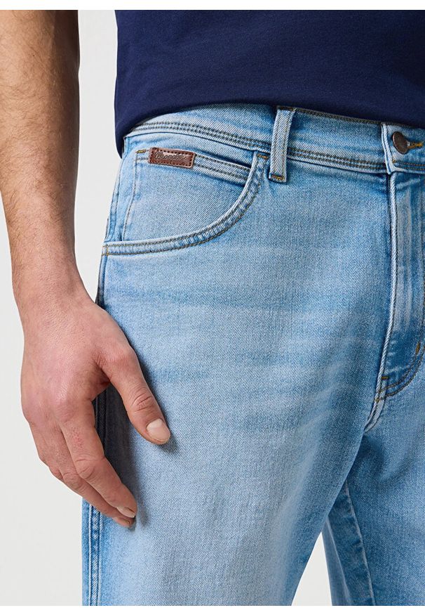 Wrangler - MESKIE SZORTY WRANGLER TEXAS SHORTS SUNRISE 112362338