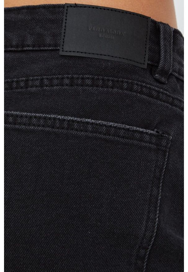 Vero Moda szorty jeansowe damskie kolor szary gładkie high waist. Okazja: na co dzień. Stan: podwyższony. Kolor: szary. Materiał: jeans. Wzór: gładki. Styl: casual
