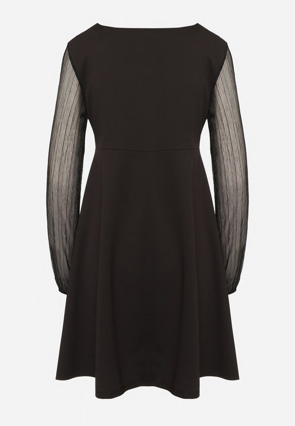 Born2be - Czarna Rozkloszowana Sukienka z Przezroczystymi Rękawami Ilirya. Okazja: na imprezę, na co dzień. Kolor: czarny. Typ sukienki: proste. Styl: casual