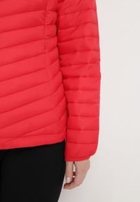 Born2be - Czerwona Pikowana Kurtka z Odpinanym Kapturem Ebinia. Kolor: czerwony #3