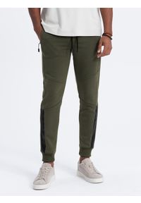 Ombre Clothing - Spodnie męskie dresowe z przeszyciami - khaki V1 OM-PASK-0137 - XXL. Kolor: brązowy. Materiał: dresówka. Wzór: nadruk