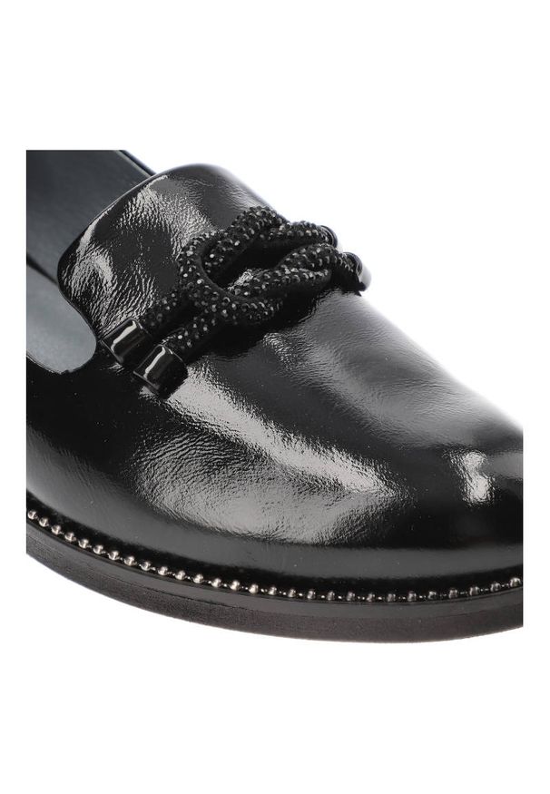 Czarne Mokasyny Armodo Modne Buty Damskie. Okazja: do pracy, na co dzień, na spotkanie biznesowe. Kolor: czarny. Materiał: skóra. Obcas: na obcasie. Styl: klasyczny, casual, elegancki, biznesowy. Wysokość obcasa: średni