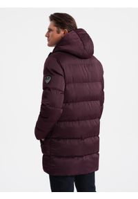 Ombre Clothing - Długa zimowa kurtka męska pikowana o satynowym wykończeniu - bordowa V4 OM-JALJ-0147 - XL. Kolor: czerwony. Materiał: satyna. Długość: długie. Wzór: nadruk. Sezon: zima. Styl: elegancki #9