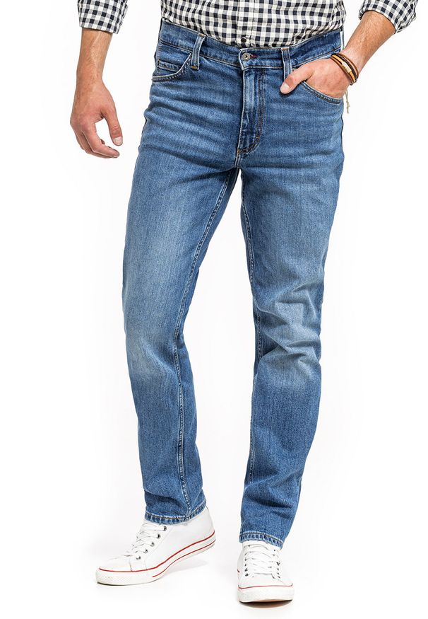 Mustang - MUSTANG TRAMPER TAPERED MĘSKIE SPODNIE JEANSOWE JEANSY DENIM BLUE 1014043 5000 682. Okazja: na spotkanie biznesowe, do pracy, na co dzień, na randkę. Styl: biznesowy, casual, sportowy, klasyczny, elegancki