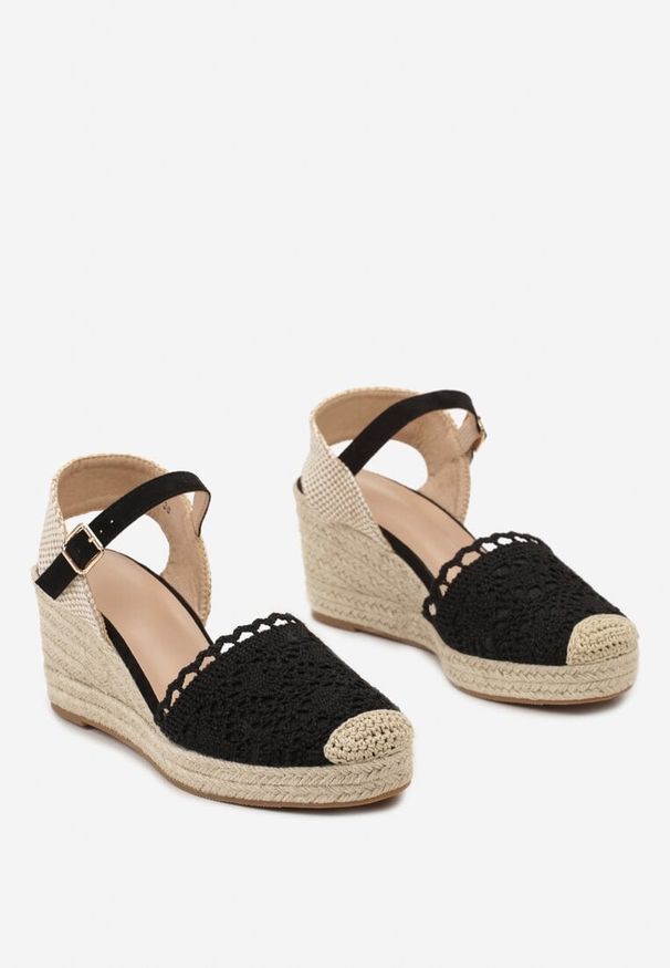 Born2be - Czarne Sandały Espadryle z Plecionym Koturnem i Ażurowym Noskiem Soonia. Kolor: czarny. Materiał: len. Wzór: ażurowy. Sezon: lato. Obcas: na koturnie. Styl: wizytowy, wakacyjny, elegancki