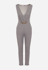 Born2be - Szary Kopertowy Kombinezon Bodycon bez Rękawów z Ozdobnym Łańcuchem Yaelia. Kolor: szary. Długość rękawa: bez rękawów. Długość: długie. Styl: elegancki #4