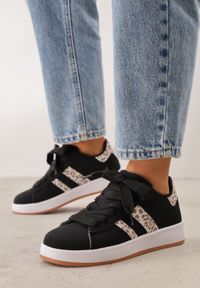 Born2be - Czarno-Panterkowe Sneakersy z Ozdobnymi Naszywkami z Boku Galdexis. Okazja: na co dzień, do pracy, na spacer. Zapięcie: pasek. Kolor: czarny. Materiał: jeans. Wzór: aplikacja. Sport: turystyka piesza #1
