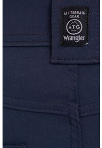 Wrangler Spodnie ATG męskie kolor granatowy proste. Okazja: na co dzień. Kolor: niebieski. Materiał: tkanina. Wzór: gładki. Styl: casual