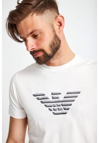 Emporio Armani - T-SHIRT EMPORIO ARMANI. Materiał: bawełna. Długość rękawa: krótki rękaw. Długość: krótkie. Wzór: haft