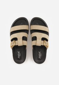 Renee - Beżowe Klapki Ozdobione Geometrycznymi Paskami i Metaliczną Klamrą Hossei. Okazja: na co dzień. Kolor: zielony. Materiał: jeans. Wzór: geometria, aplikacja. Styl: casual, elegancki #8