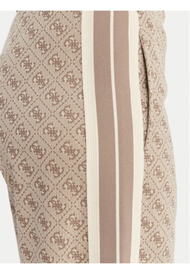 Guess Spodnie dresowe V6GB04 K2955 Beżowy Regular Fit. Kolor: beżowy. Materiał: syntetyk