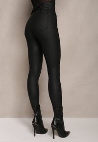 Renee - Czarne Spodnie z Imitacji Skóry z Marszczoną Talią i Guzikami Debnath. Stan: podwyższony. Kolor: czarny #2