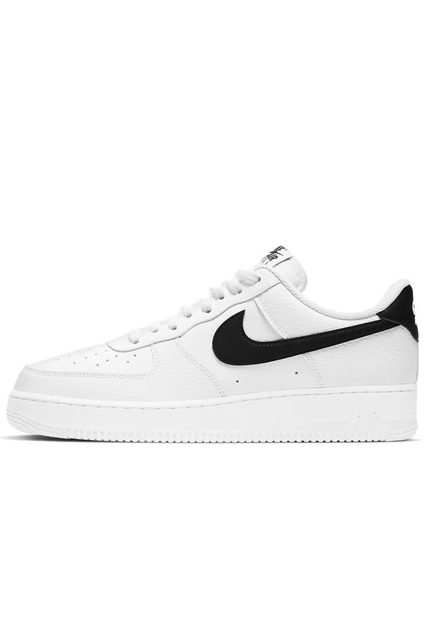Buty męskie Nike Air Force 1 '07 CT2302-100 - białe. Zapięcie: sznurówki. Kolor: biały. Materiał: skóra. Szerokość cholewki: normalna. Model: Nike Air Force