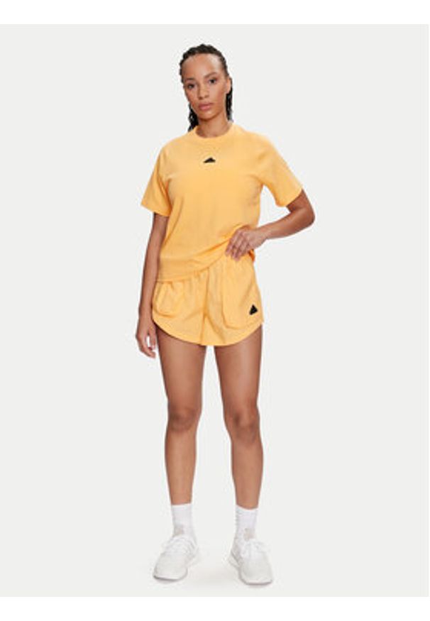 Adidas - adidas T-Shirt Z.N.E. IS3932 Żółty Regular Fit. Kolor: żółty. Materiał: bawełna, syntetyk