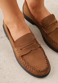 Born2be - Brązowe Mokasyny VICES ze Skórzaną Wkładką Ozdobione Przeszyciami Nicogeus. Okazja: na co dzień. Kolor: brązowy. Materiał: skóra. Wzór: aplikacja. Styl: casual, elegancki, klasyczny #7