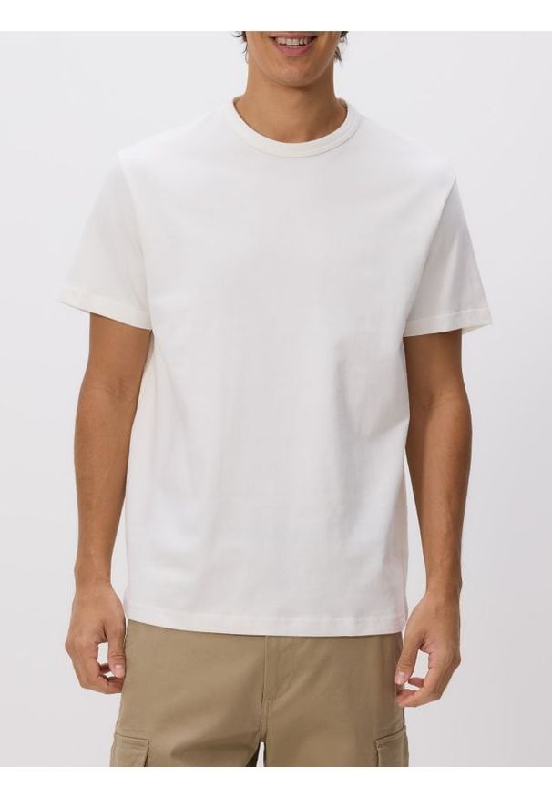 Reserved - T-shirt comfort fit - złamana biel. Materiał: dzianina, bawełna