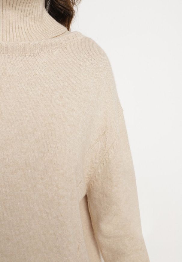 Born2be - Beżowy Sweter z Golfem i Dodatkiem Kaszmiru Rorizia. Okazja: na co dzień, do pracy. Typ kołnierza: golf. Kolor: beżowy. Długość: długie. Wzór: aplikacja. Materiał: kaszmir. Długość rękawa: długi rękaw. Sezon: zima, jesień. Styl: casual, klasyczny