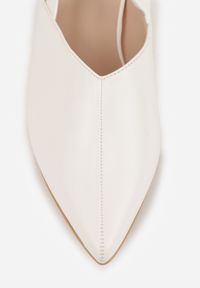 Born2be - Białe Sandały ze Szpiczastym Noskiem i Sprzączką Jeneliena. Okazja: na co dzień, na imprezę. Nosek buta: szpiczasty. Zapięcie: sprzączka. Kolor: biały. Styl: casual, elegancki, klasyczny #7