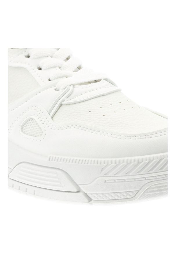 Big-Star - Białe Klasyczne Sneakersy Damskie Big Star. Okazja: na co dzień, na spacer. Zapięcie: sznurówki. Kolor: biały. Materiał: syntetyk, materiał. Sport: turystyka piesza