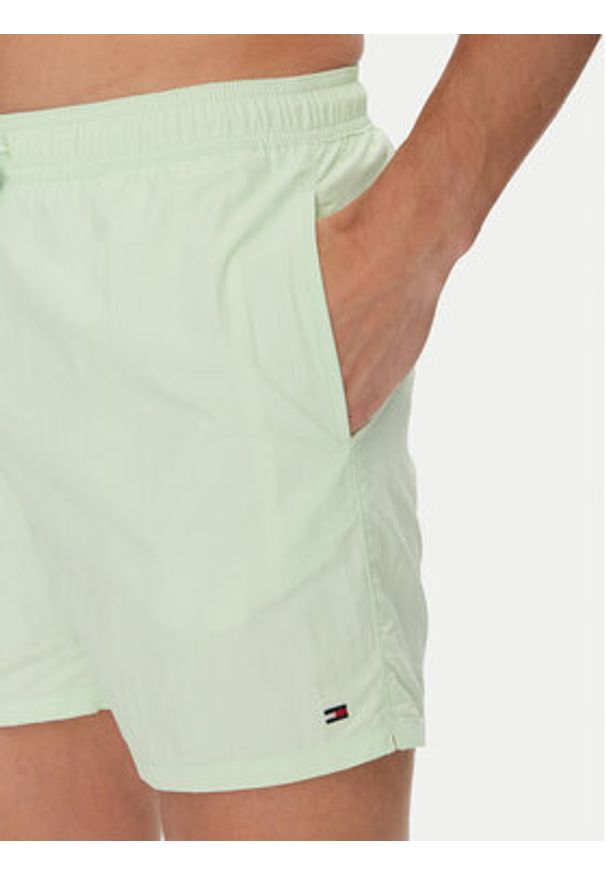 TOMMY HILFIGER - Tommy Hilfiger Szorty kąpielowe UM0UM03477 Zielony Regular Fit. Kolor: zielony. Materiał: syntetyk