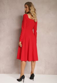 Renee - Czerwona Rozkloszowana Sukienka Midi z Guzikami i Głębokim Dekoltem Salaria. Kolor: czerwony. Długość: midi #3